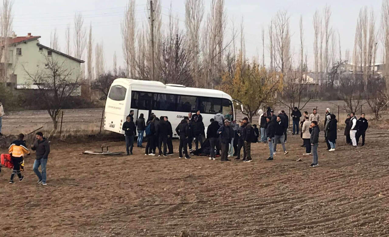 Öğrenci servisi kamyonetle çarpıştı, 17 yaralı var! Kaza sonrası can pazarı 15